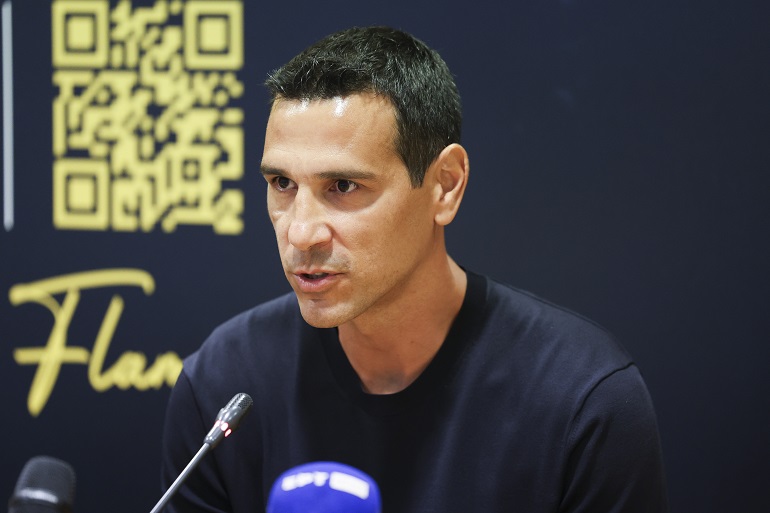 Νίκος Ζήσης