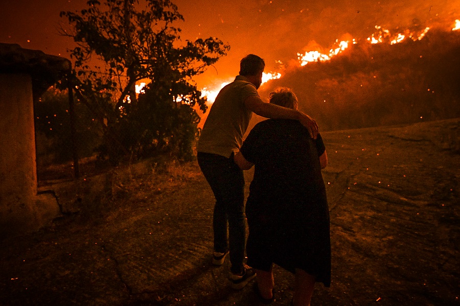 Σε πύρινο κλοιό η χώρα - Φωτιά στην Αρχαία Ολυμπία