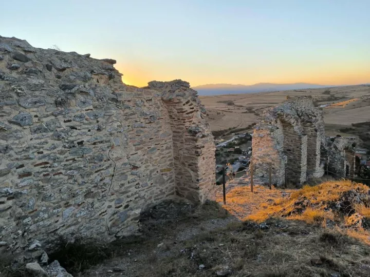 Το Βυζαντινό Φρούριο Γυναικοκάστρου, ένα από τα σημαντικότερα μνημεία της βυζαντινής οχυρωματικής αρχιτεκτονικής, στη Βόρεια Ελλάδα