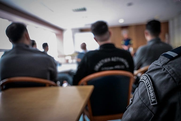 Οι δικαστικοί αστυνομικοί της Θεσσαλονίκης είναι πλέον εξοπλισμένοι με αλεξίσφαιρα γιλέκα, γκλοπ και όπλα