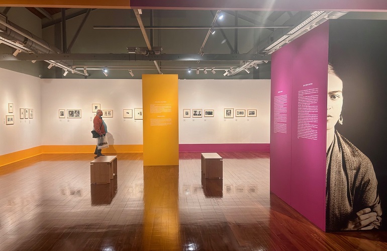 Έκθεση «Frida Kahlo – Her Photos» στο MOMus–Μουσείο Φωτογραφίας Θεσσαλονίκης