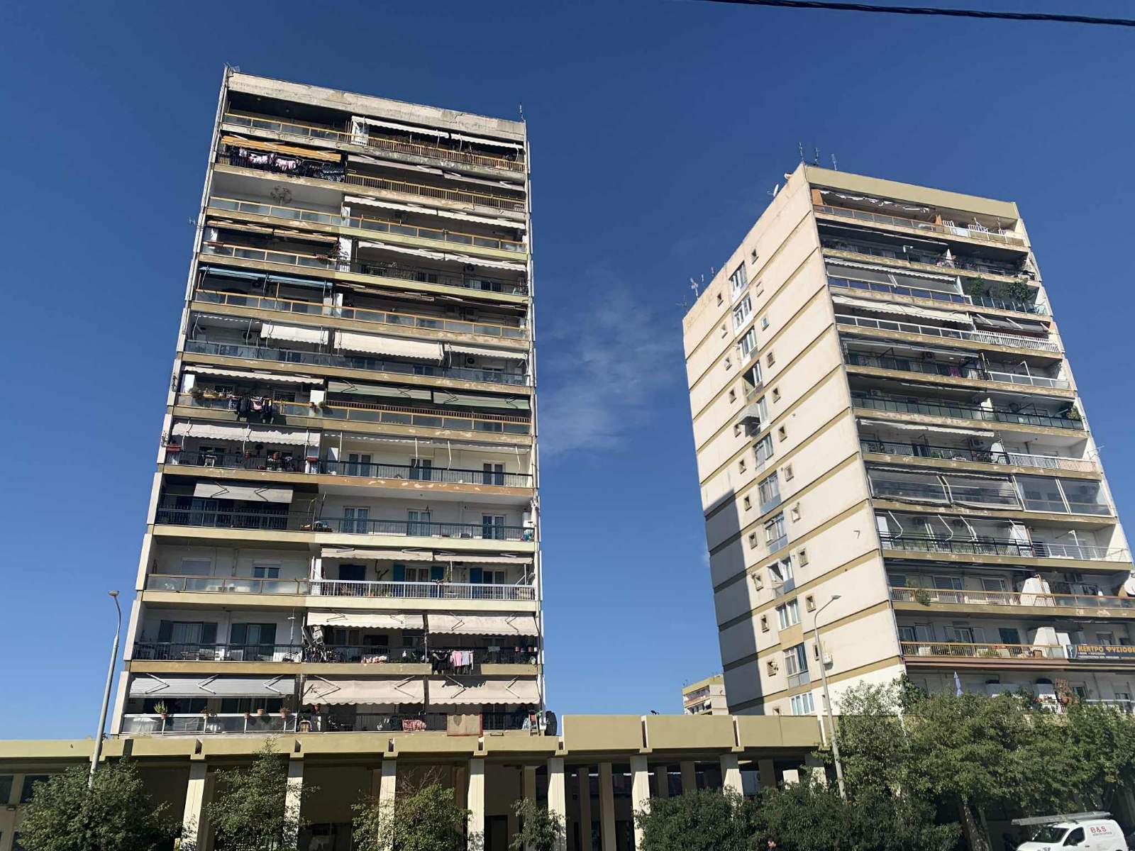 Οι 12όροφες πολυκατοικίες στη Μίκη Θεοδωράκη